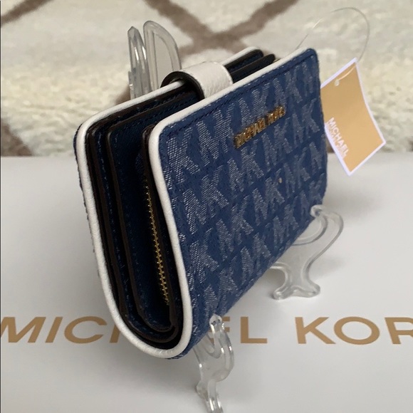 MICHAEL KORS JET SET TRAVEL MD BFLD ZIP CN - Picture 16 of 16